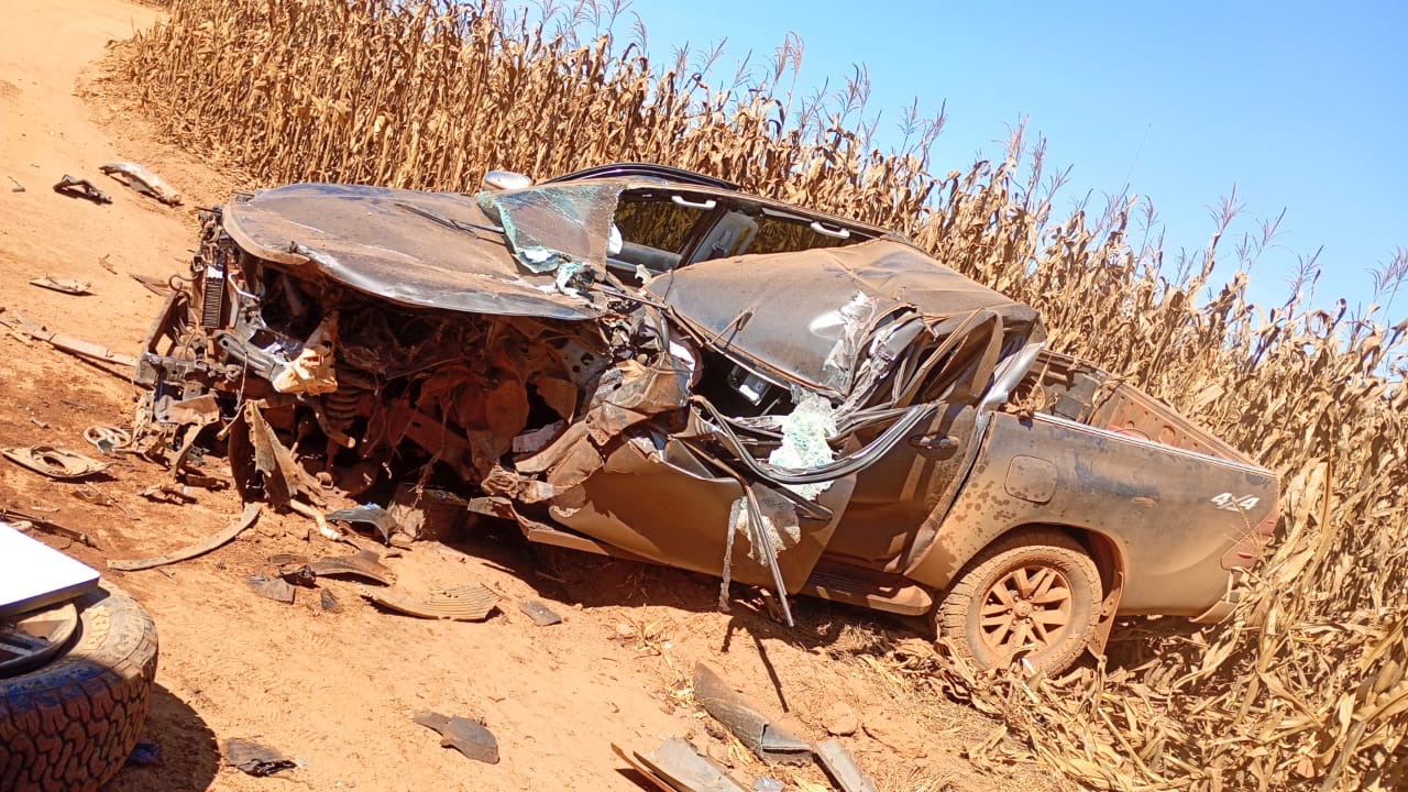 Imagem JPG, Homem fica ferido após colisão entre carro e caminhão na estrada rural a 110 km de Primavera do Leste
