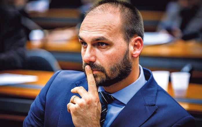Licença de Eduardo Bolsonaro termina em 20 de julho e futuro parlamentar segue incerto