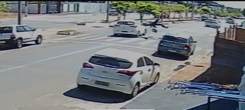 Dois acidentes em menos de uma semana acenderam alerta na Avenida Porto Alegre, em Primavera do Leste