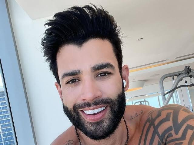 Gusttavo Lima revela que, após pedido do filho, deixou de fumar