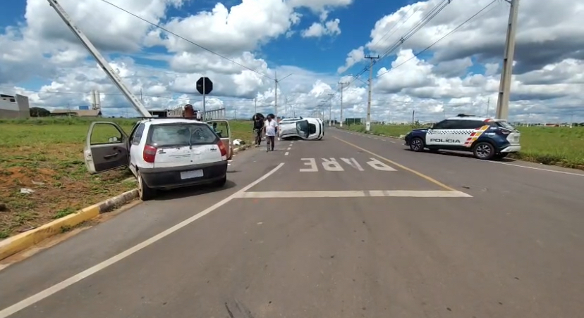 ACIDENTE NO JARDIM DAS AMÉRICAS: COLISÃO ENTRE DOIS VEÍCULOS CHAMA ATENÇÃO EM PRIMAVERA DO LESTE; VEJA O VÍDEO 